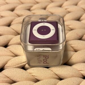 Apple iPod Shuffle in Rich Purple
